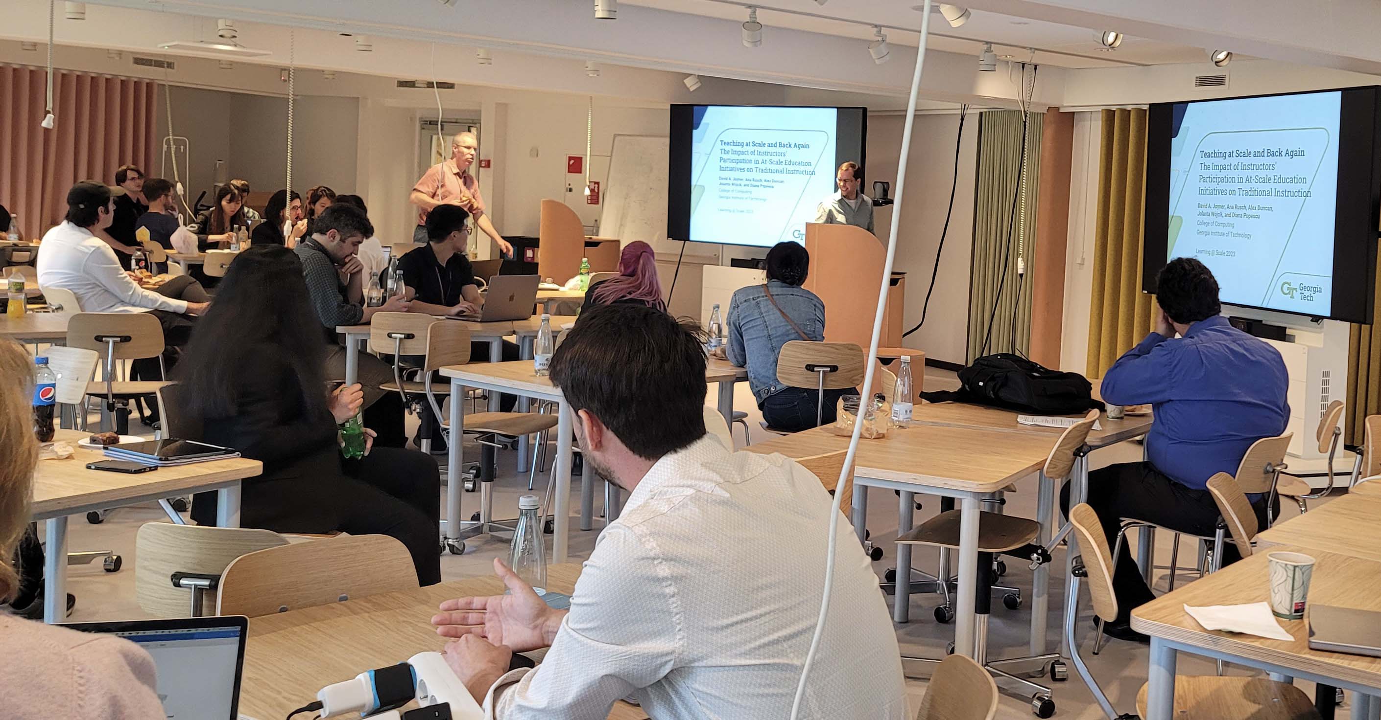 Svingerlar TV porno videolar Qora erkaklar bilan paypoqdagi blondalar